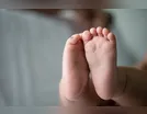 Mulher tenta vender a própria filha para pagar a faculdade