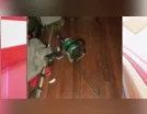 Homem embriagado tenta agredir esposa com serra elétrica em SC