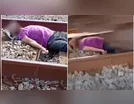 Homem deita em trilho e trem passa por cima para participar de trend