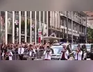 Funeral de Ozzy Osbourne lota as ruas de Birmingham na Inglaterra