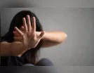 Suspeito é levado à delegacia após denúncia de importunação sexual