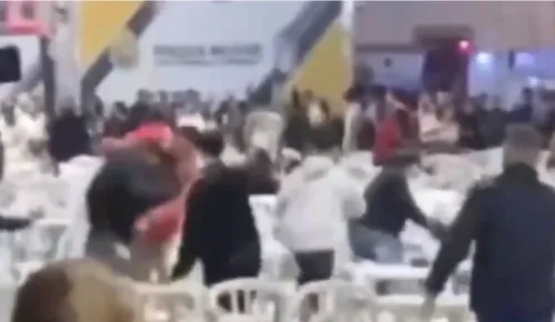 A Polícia Militar (PM), que fazia a segurança do evento, tentou conter a confusão, mas os envolvidos conseguiram fugir do local