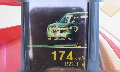 Caminhonete é flagrada pela PRE a mais de 170km/h na PR-986