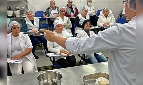 Governo capacita 2 mil merendeiras da rede estadual de ensino