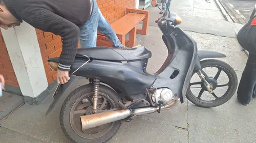 A então proprietária afirmou não saber que o veículo era produto de furto e acreditava ter adquirido uma “bombinha”, termo usado popularmente para veículos com pendências documentais.