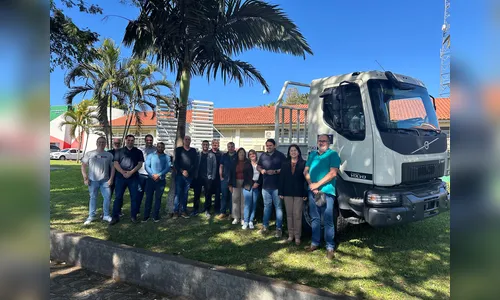 Prefeitura recebe caminhão-prancha para reforçar frota municipal