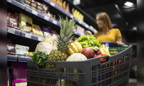 Preços de alimentos caem, inflação perde força e fecha junho em 0,24%