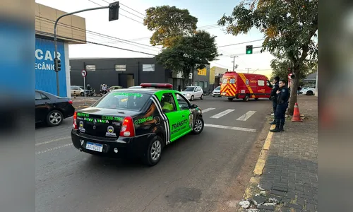 Jovem sai ferida ao ser atropelada por moto em avenida de Apucarana