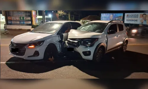Batida entre carros deixa mãe e criança de 4 anos feridas em Apucarana