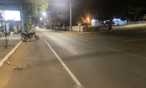 Jovem cai de moto e fica ferido próximo à Capela Central em Apucarana