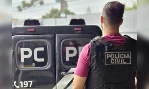 Mulher é presa suspeita de aplicar golpes na própria mãe