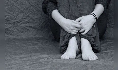 Mãe é detida após bater cabeça da filha na parede na Vila Reis