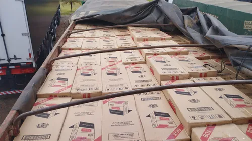 Além do motorista, uma passageira também foi detida
