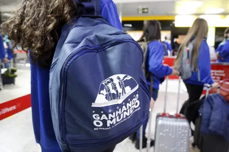 Alunos permanecerão por cinco meses na Austrália, com retorno previsto para dezembro