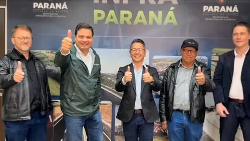 Anúncio foi feito ao lado do secretário na terça-feira, em Curitiba