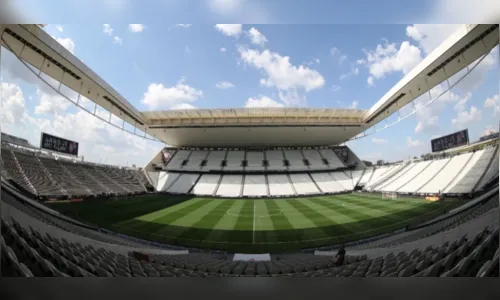 Apesar de arrecadação bilionária, Corinthians enfrenta dificuldade para honrar salários e enfrenta pressão dentro e fora de campo