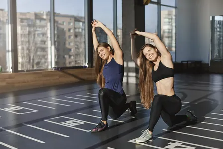 Após um mês, os pesquisadores observaram ganhos importantes em força muscular, flexibilidade, resistência e até na saúde mental dos voluntários