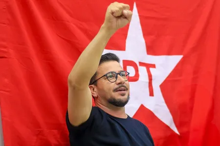 Arilson Chiorato foi reeleito em eleição neste domingo (27)