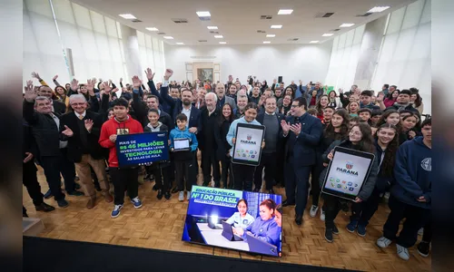 Estado entrega 25 mil tablets e 2,8 mil carros de recarga para escolas