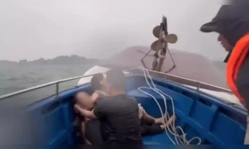 Barco vira durante tempestade no Vietnã e deixa ao menos 38 mortos
