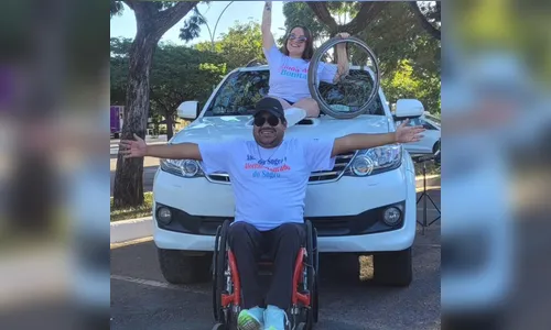 Casal de cadeirantes viaja de carro explorando cidades do Brasil