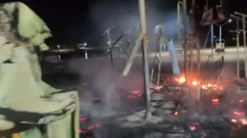 Barco era atração infantil no lago; fogo causou perda total