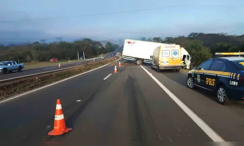 Caminhoneiro fica gravemente ferido após acidente na BR-277 no PR