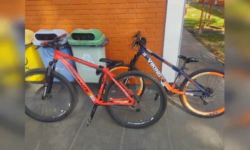 Adolescentes entregam bicicletas furtadas para PM em Apucarana