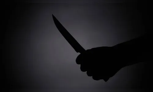 Funcionários brigam dentro de ônibus da empresa e um fica ferido