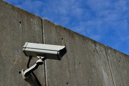 Câmera foi quebrada pelo invasor