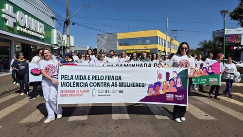 Caminhada em Ivaiporã reforça combate à violência contra mulheres