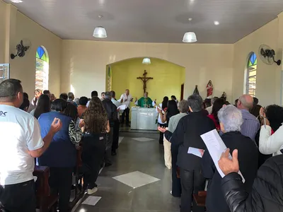 Capela foi reinaugurada no domingo