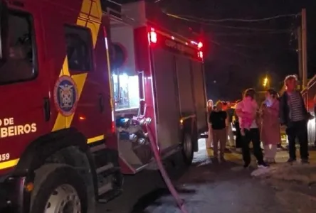 Casal de idosos morre carbonizado dentro de casa em Campo Largo