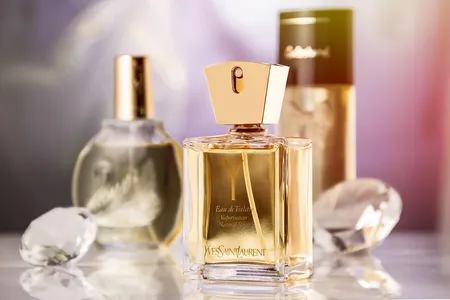 Casal é detido após furtar perfumes de loja de maquiagem em Arapongas