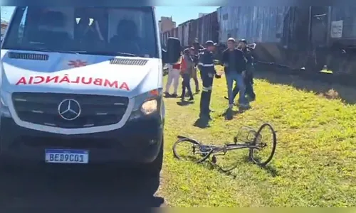 Ciclista fica ferido após ser atingido por trem em Arapongas