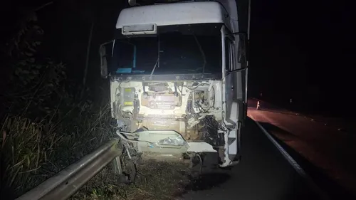 Colisão aconteceu por volta das 22h40, no km 371 da rodovia.