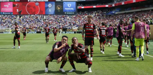 Com bolha inflacionária, SAFs e patrocínios milionários, futebol brasileiro se distancia da realidade econômica dos vizinhos sul-americanos; Argentina busca alternativas para conter êxodo de jogadores