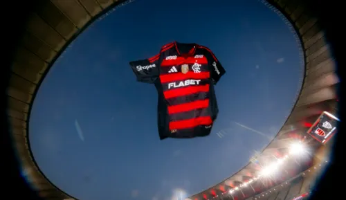 Com gol de cabeça de Léo Ortiz, Flamengo vence no Maracanã e assume a ponta do Brasileirão; Atlético chega à terceira derrota seguida