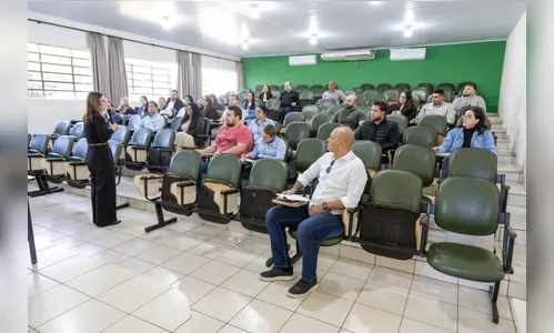 Prefeitura de Apucarana treina servidores com especialista em licitações públicas