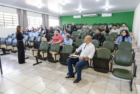 Curso está acontecendo nas dependências da Unespar/Fecea e terá prosseguimento nesta quinta-feira