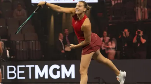 Depois de perder o primeiro set, Aryna Sabalenka reage, vence duelo de quase 3 horas e segue viva na busca pelo título inédito em Londres