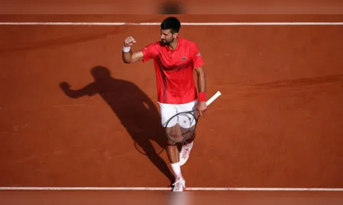 Djokovic avança com 