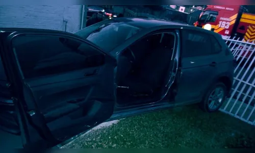 Homem morre atropelado pelo próprio carro em garagem de casa