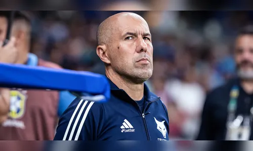 Leo Jardim elogia Gabigol, mas mantém atacante como opção tática