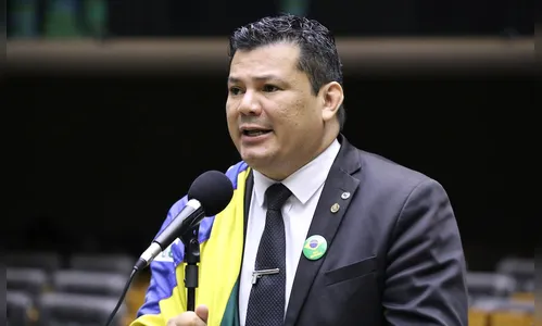 Conselho se reúne para abrir processo contra deputado que chamou Gleisi de 'prostituta'