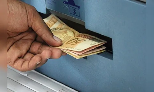 PM frustra tentativa de golpe em caixa eletrônico de agência bancária