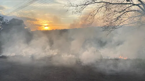 Incêndio ambiental nas imediações do Jardim Ouro Verde