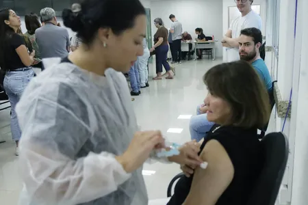 Influenza A segue em queda, passando de 21,24% do total de confirmações na semana anterior para 18,38% na atual.