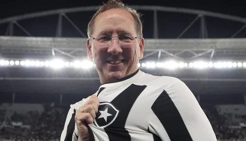 John Textor critica postura de Renato Paiva no Mundial e diz que treinador abandonou suas ideias contra o Palmeiras