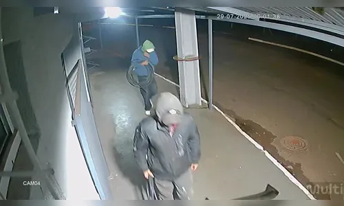 Ladrões são flagrados com fios furtados em bairro de Apucarana; veja